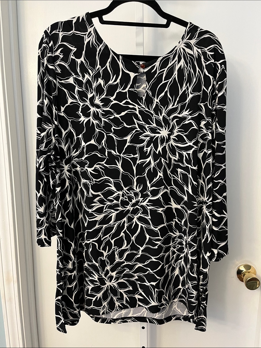Sag Harbor Black and White Floral Long-Sleeve Tunic